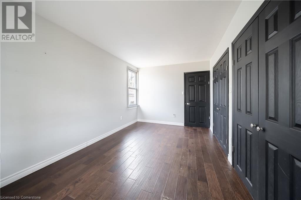 21 Renfrew Street E Property Photo 15
