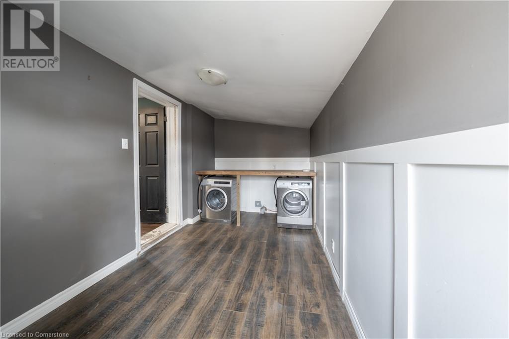 21 Renfrew Street E Property Photo 19