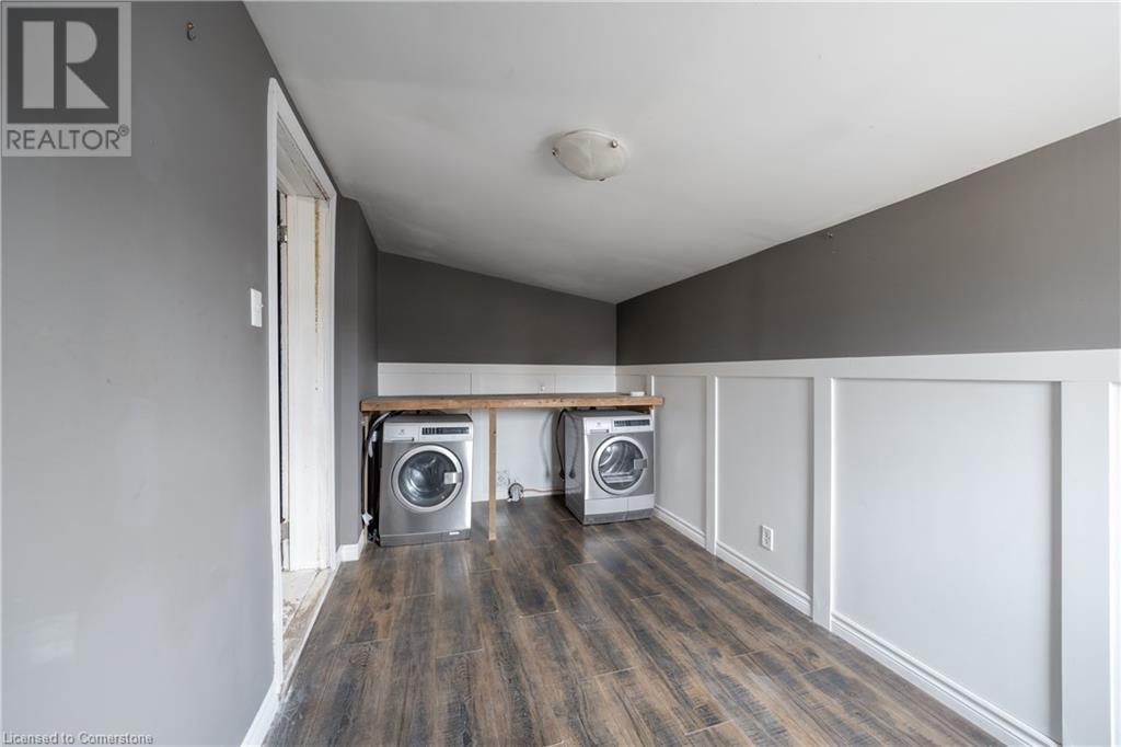 21 Renfrew Street E Property Photo 20
