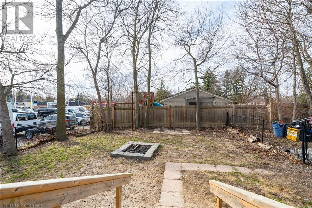 21 Renfrew Street E Property Photo 24