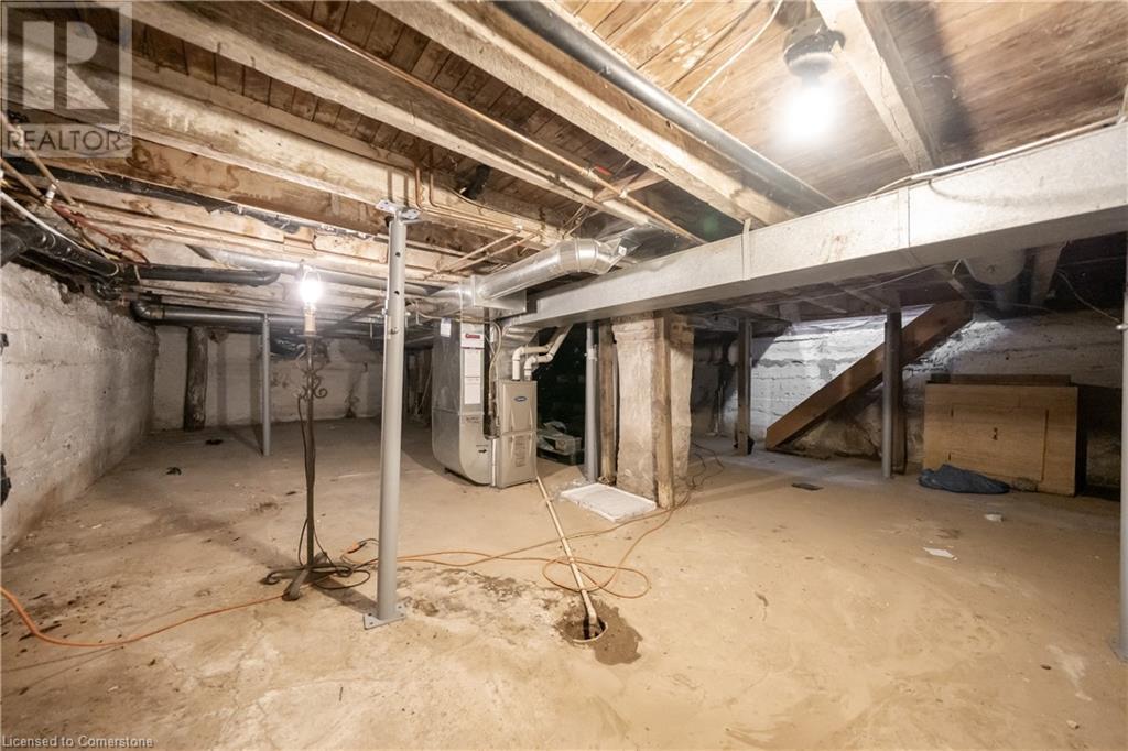 21 Renfrew Street E Property Photo 27