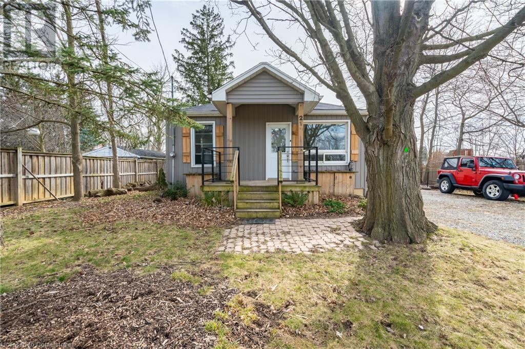 21 Renfrew Street E Property Photo 28