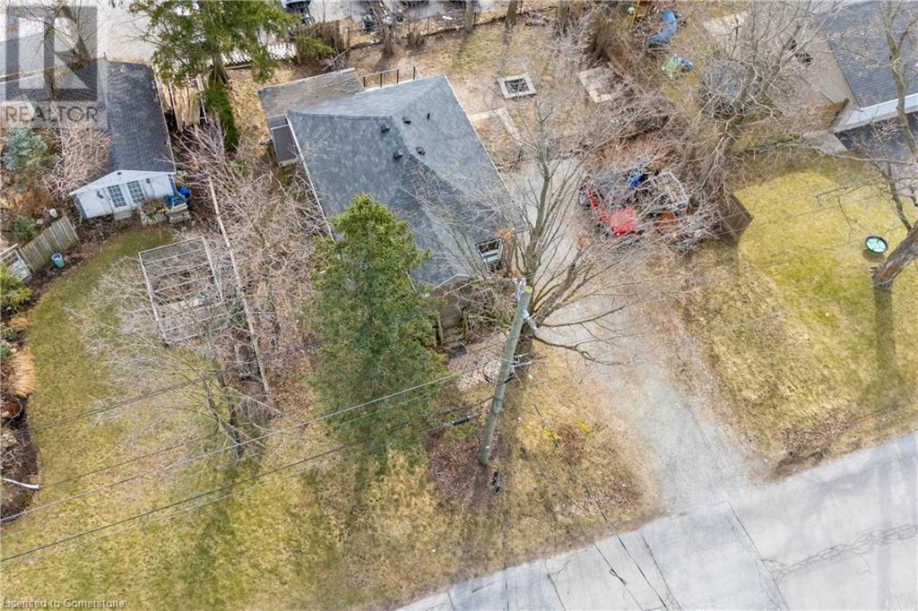 21 Renfrew Street E Property Photo 31