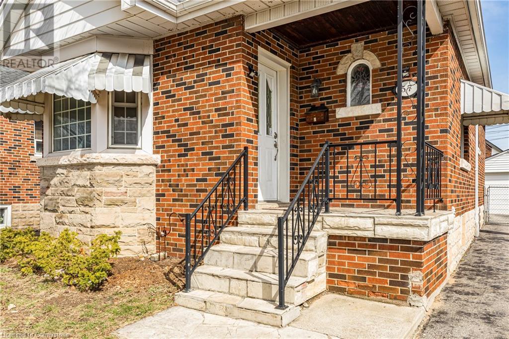57 Cameron Avenue S Property Photo 3