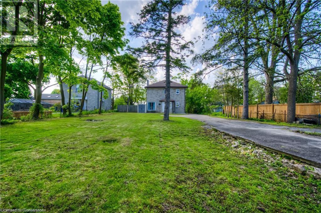 332 Queen Street W Property Photo 4