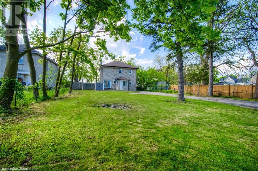 332 Queen Street W Property Photo 5