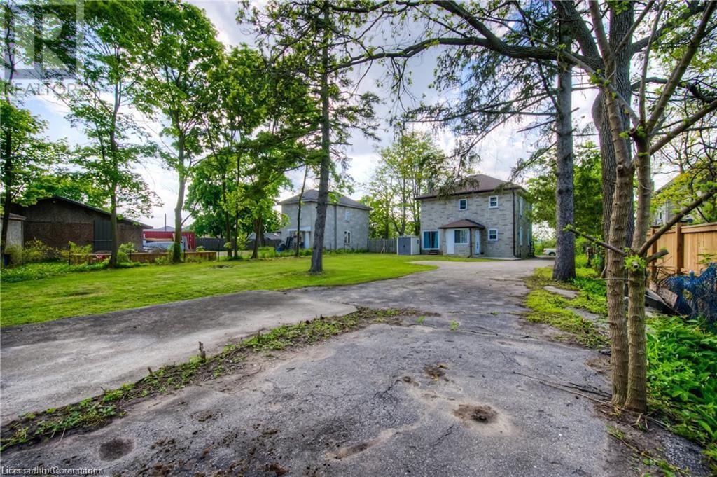 332 Queen Street W Property Photo 6