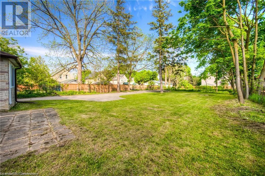 332 Queen Street W Property Photo 7