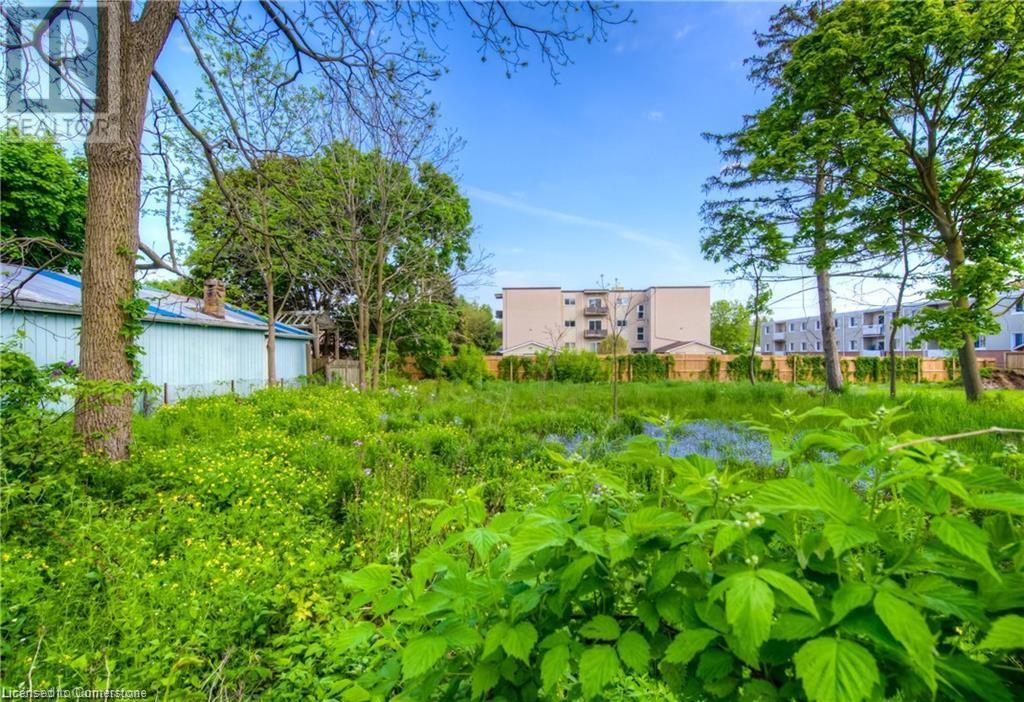 332 Queen Street W Property Photo 9