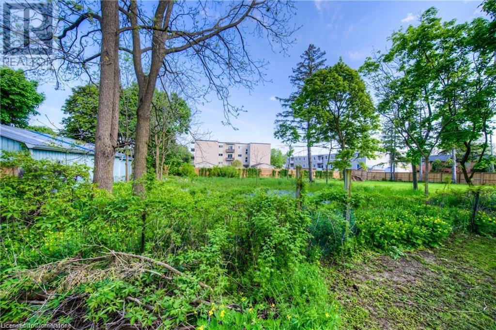 332 Queen Street W Property Photo 10