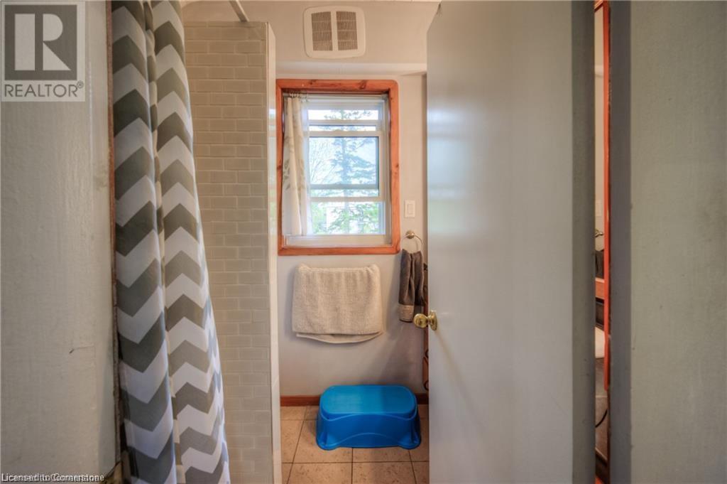 332 Queen Street W Property Photo 23