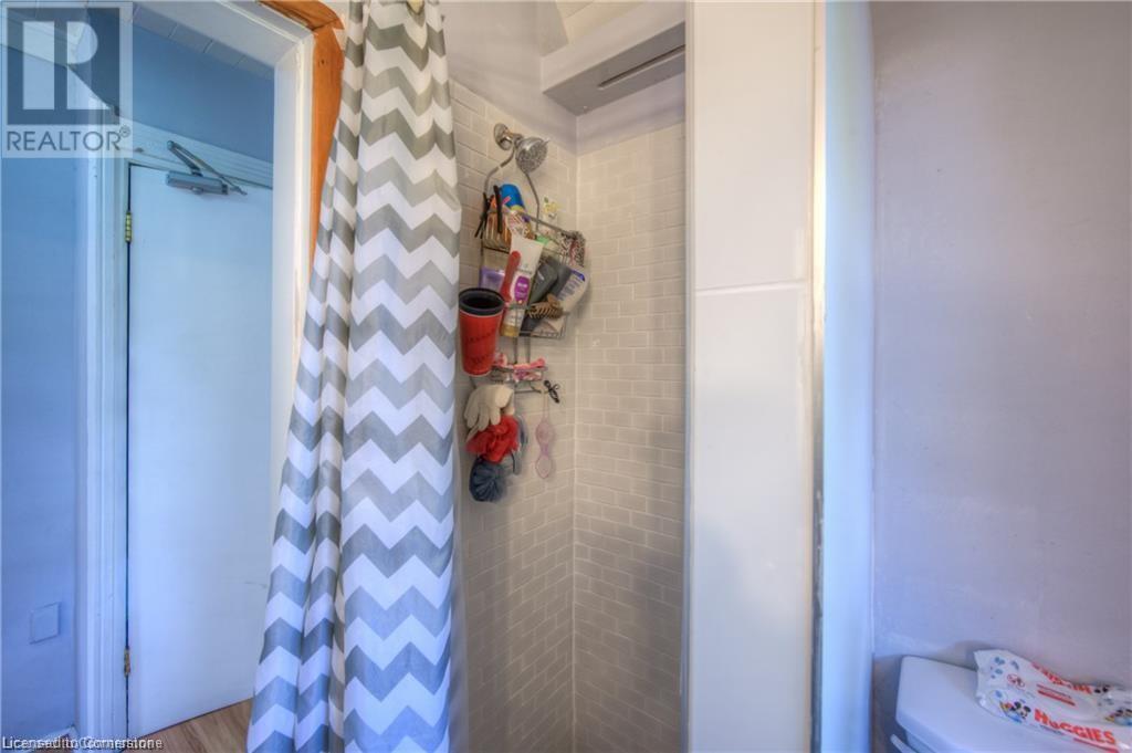 332 Queen Street W Property Photo 25