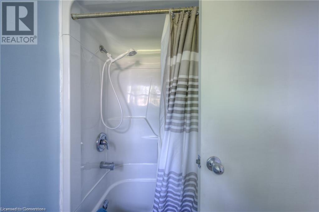 332 Queen Street W Property Photo 32