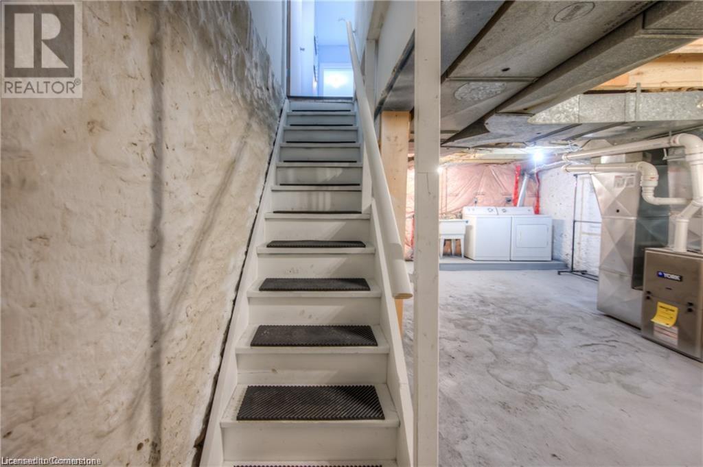 332 Queen Street W Property Photo 45