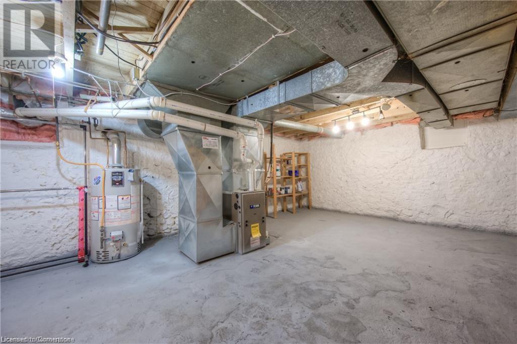 332 Queen Street W Property Photo 48