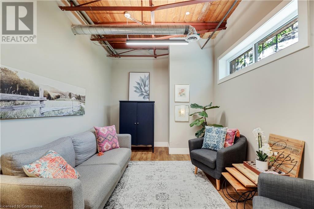 100 Dundas Street E Property Photo 16