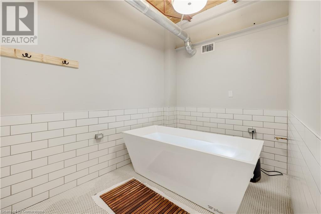 100 Dundas Street E Property Photo 28