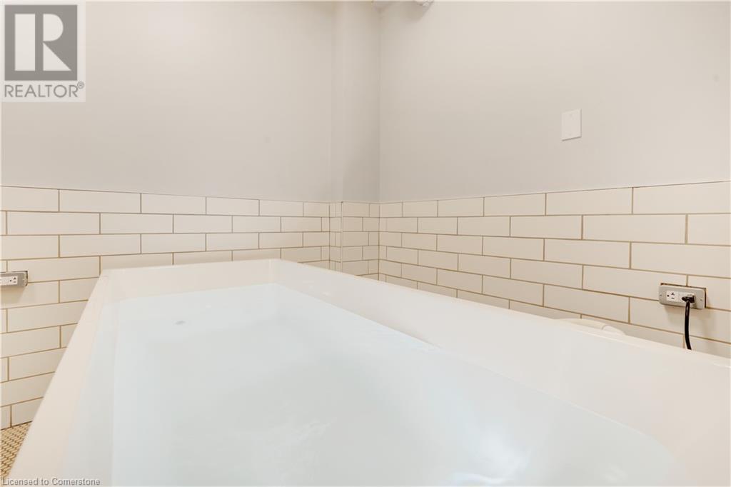 100 Dundas Street E Property Photo 29