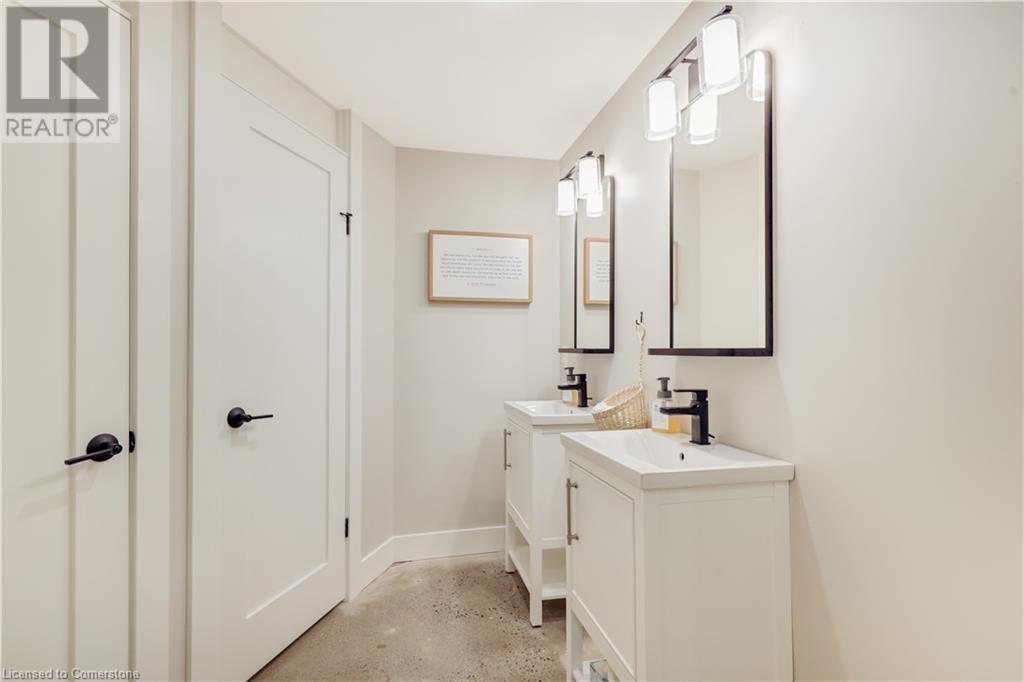 100 Dundas Street E Property Photo 33