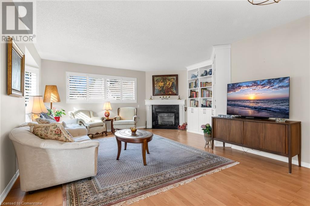 370 Silverbirch Boulevard Unit# 28 Property Photo 6
