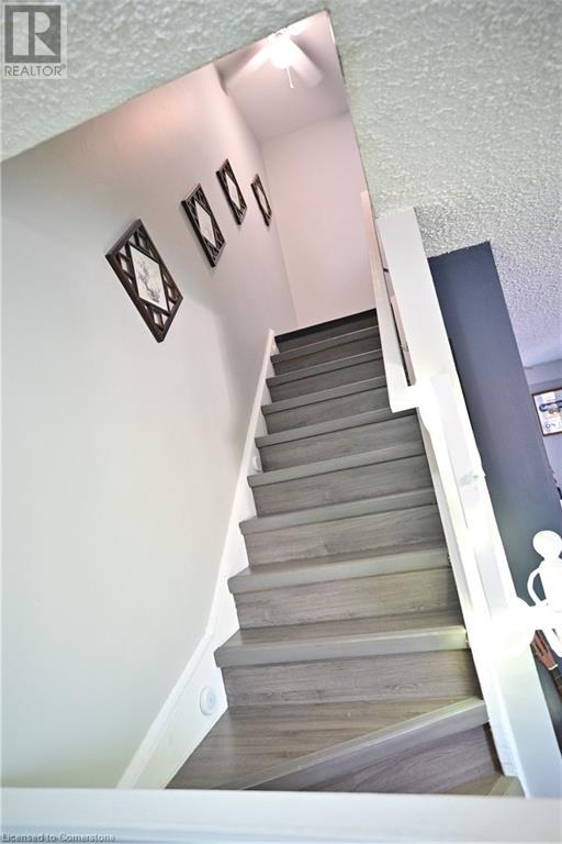 747 Parkview Crescent Property Photo 4