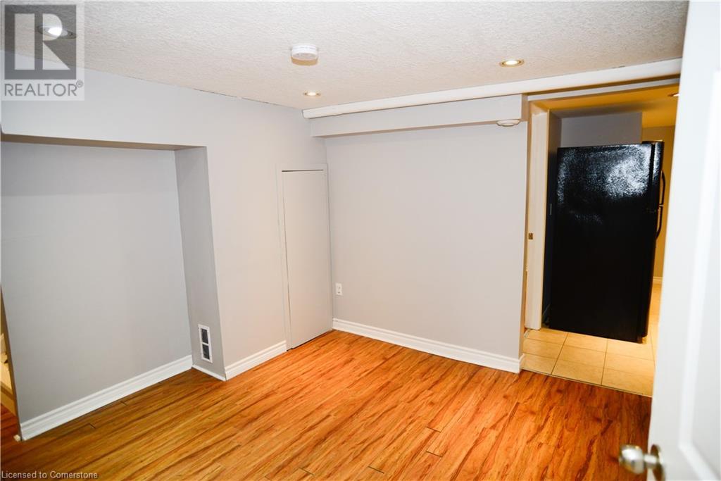 747 Parkview Crescent Property Photo 22