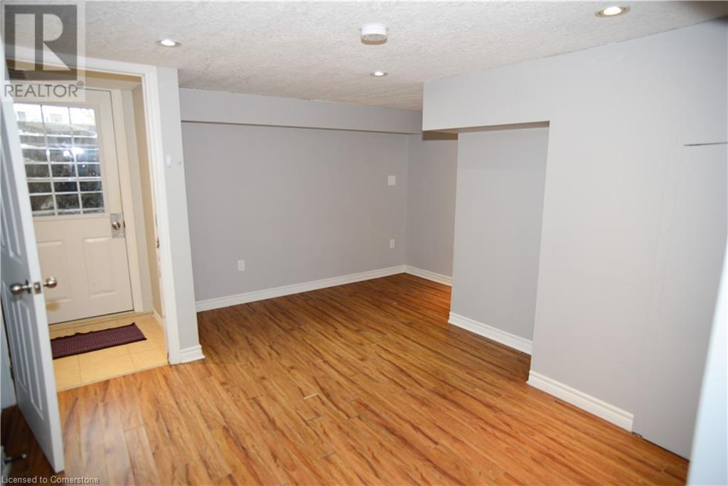 747 Parkview Crescent Property Photo 23