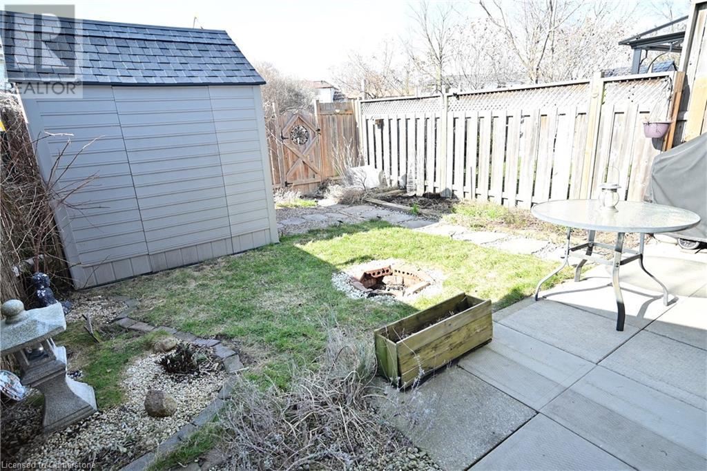 747 Parkview Crescent Property Photo 32