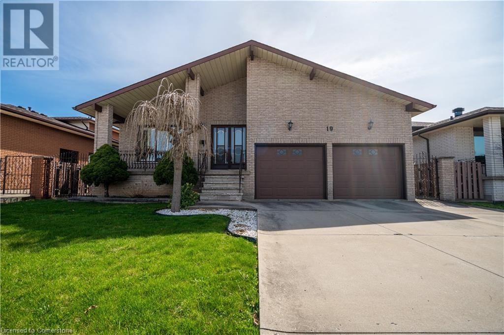 19 Pavarotti Court Property Photo 1