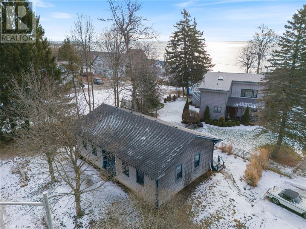 627 Nelson Street W Property Photo 7