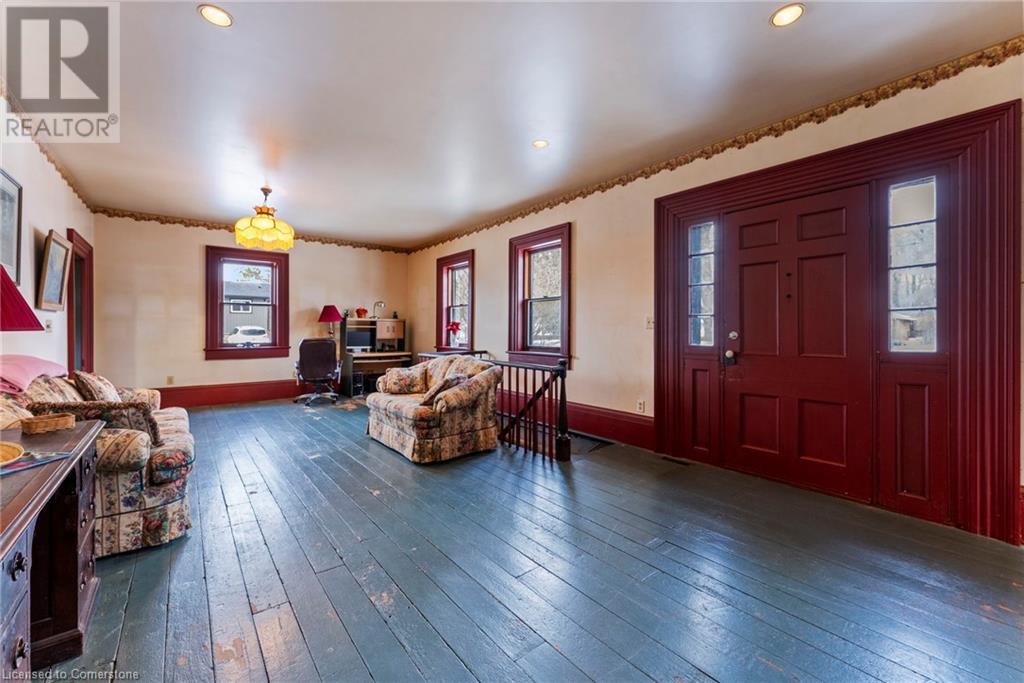 627 Nelson Street W Property Photo 9