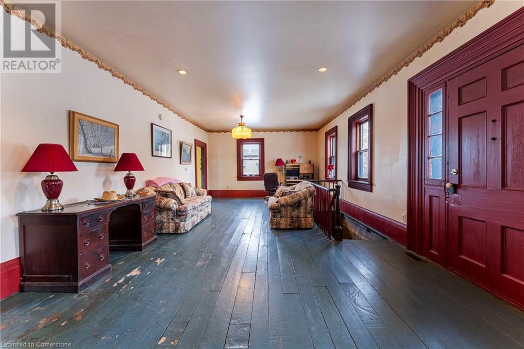 627 Nelson Street W Property Photo 10