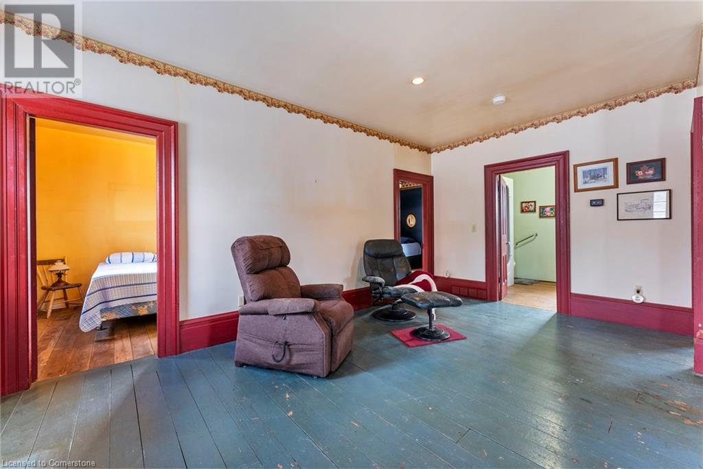 627 Nelson Street W Property Photo 11