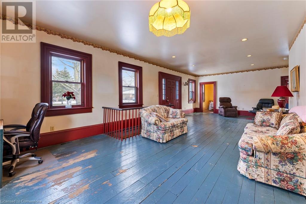 627 Nelson Street W Property Photo 12