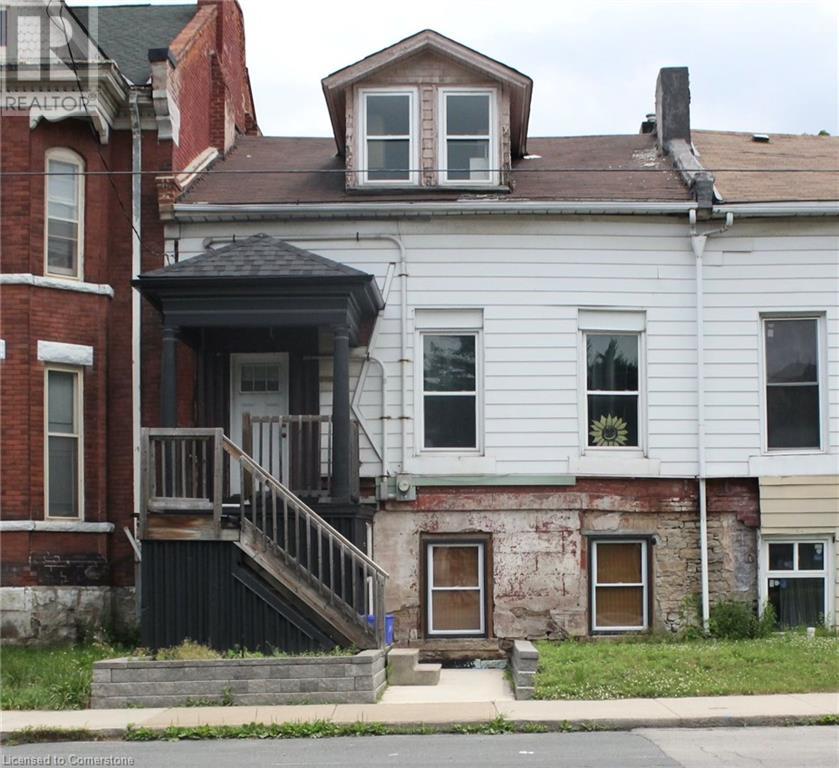 107 Wellington Street S Property Photo 1