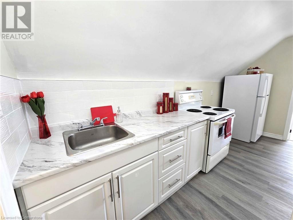 300 Balmoral Avenue N Unit# 4 Property Photo 1