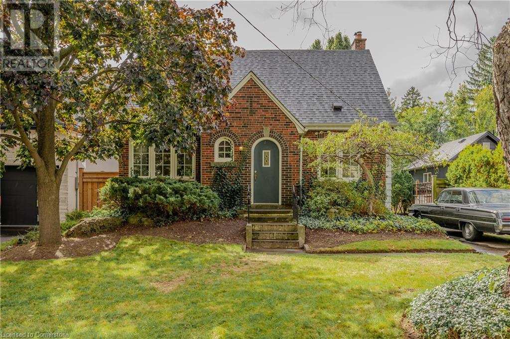 978 North Shore Boulevard W Property Photo 1