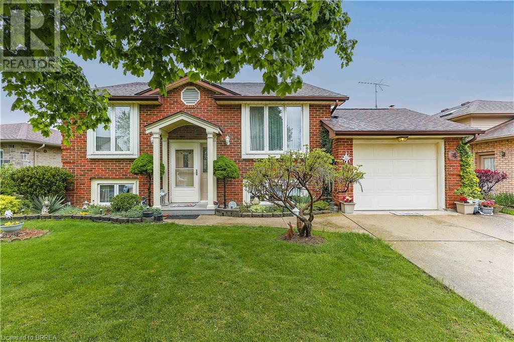 4 EDENRIDGE Drive