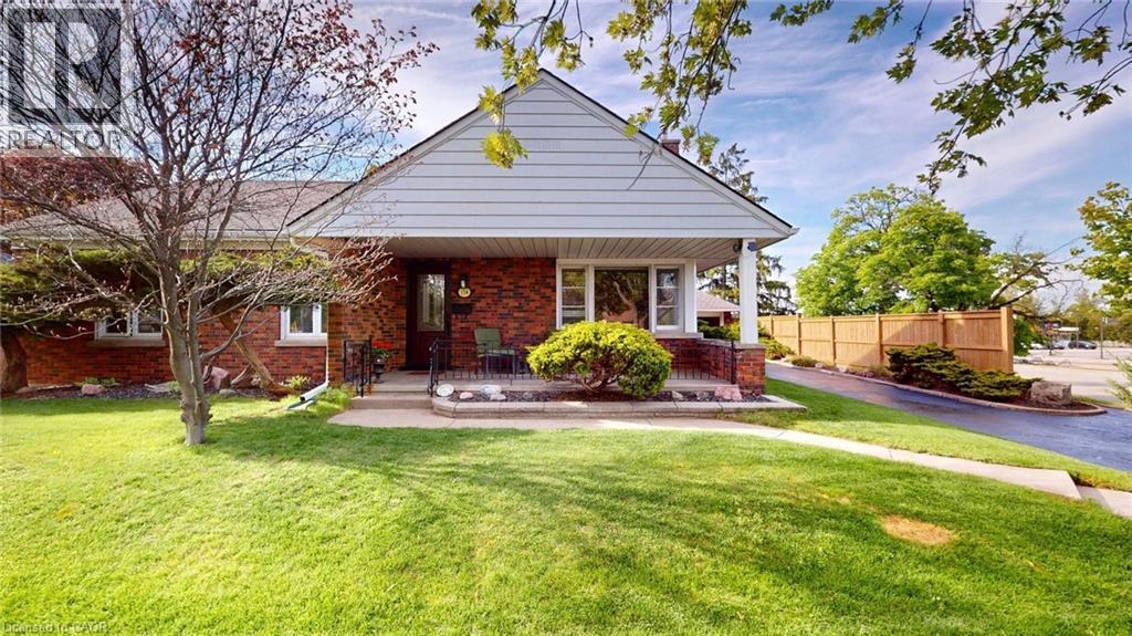 134 QUEENSWAY Drive Property Photo 1