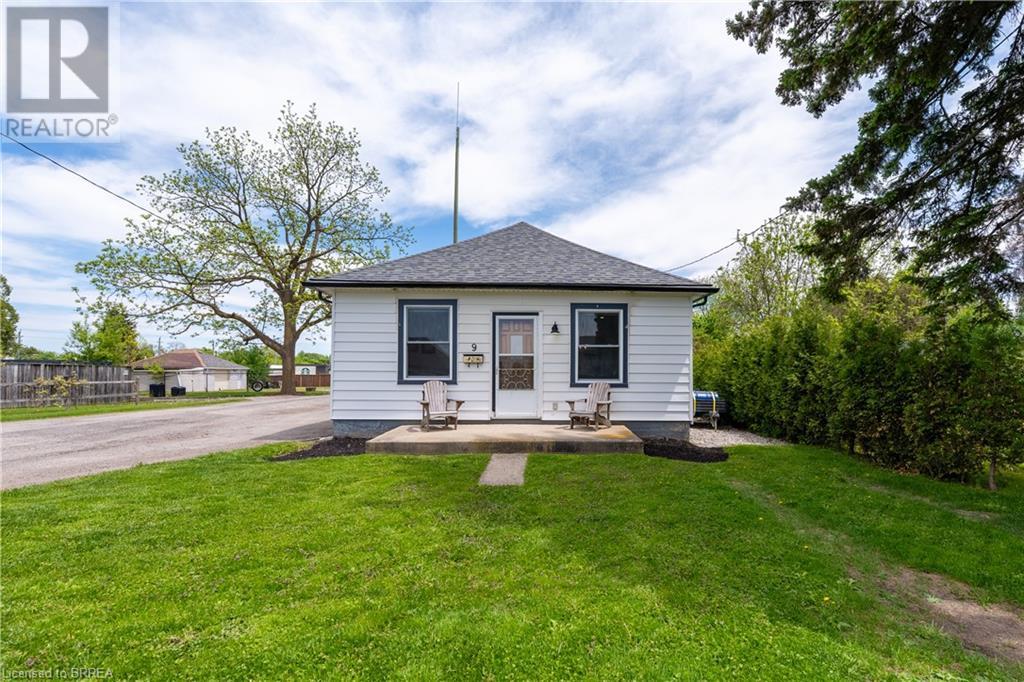 9 Curtis Avenue S Property Photo 1