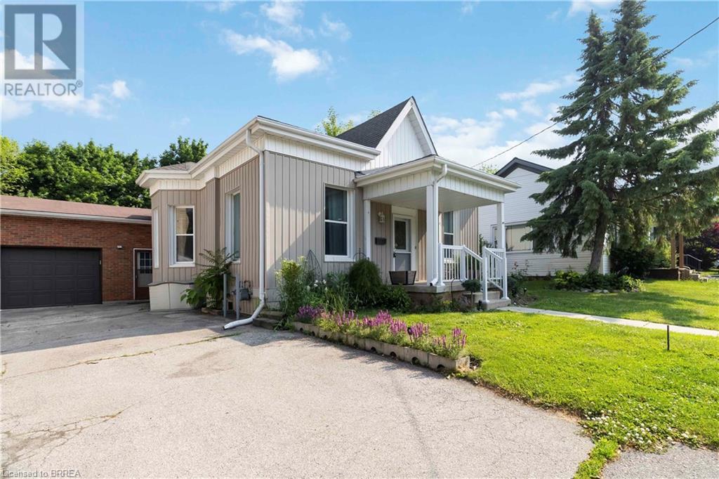 160 NELSON Street Property Photo 1