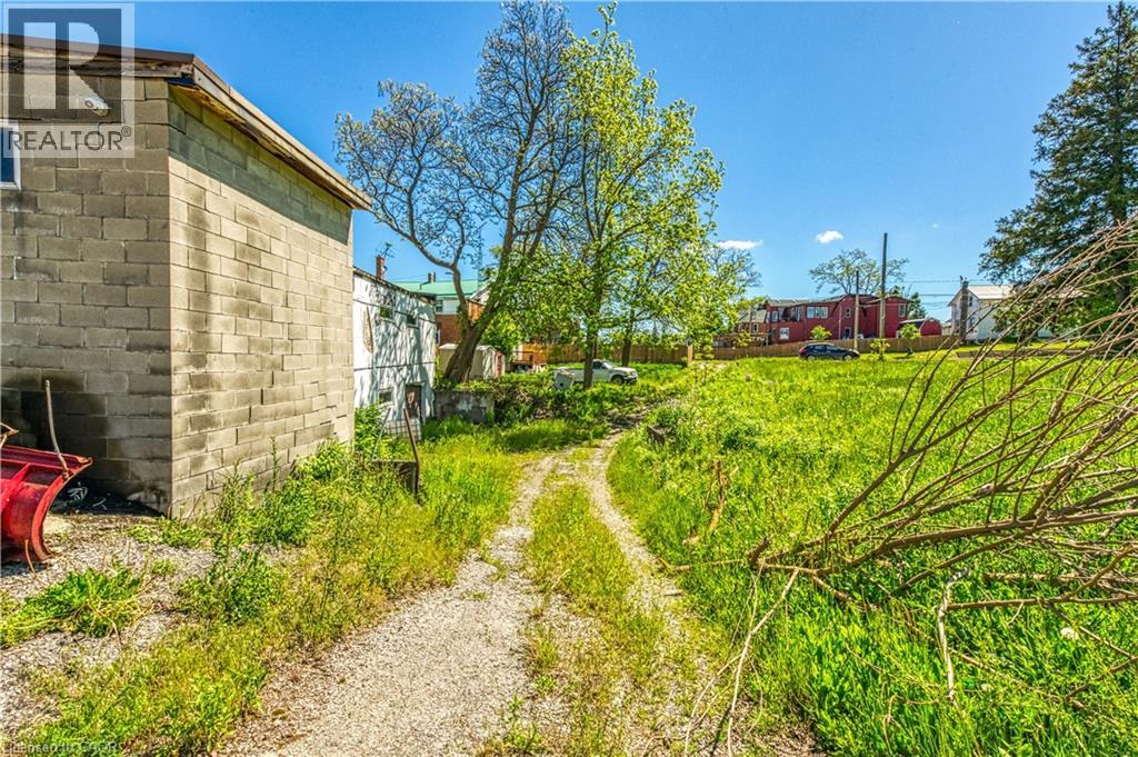 39 Talbot Street W Property Photo 27