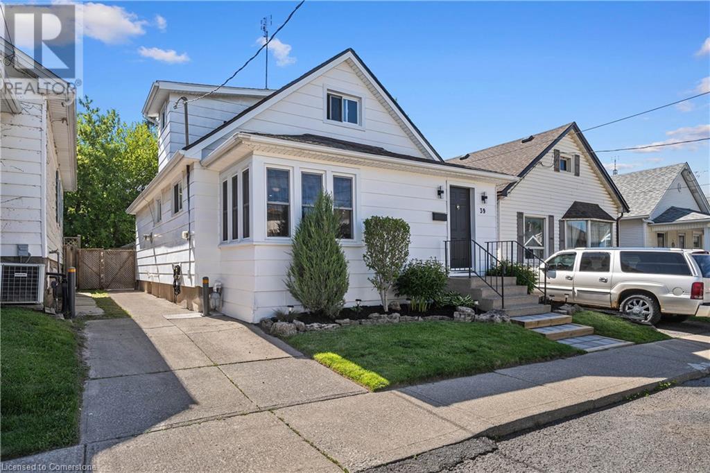 39 Richmond Avenue Property Photo 1