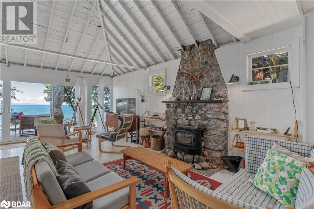 36 TINY BEACHES Road N