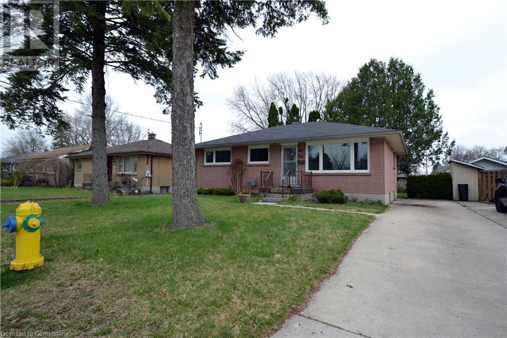 197 W Goddard Boulevard Property Photo 1