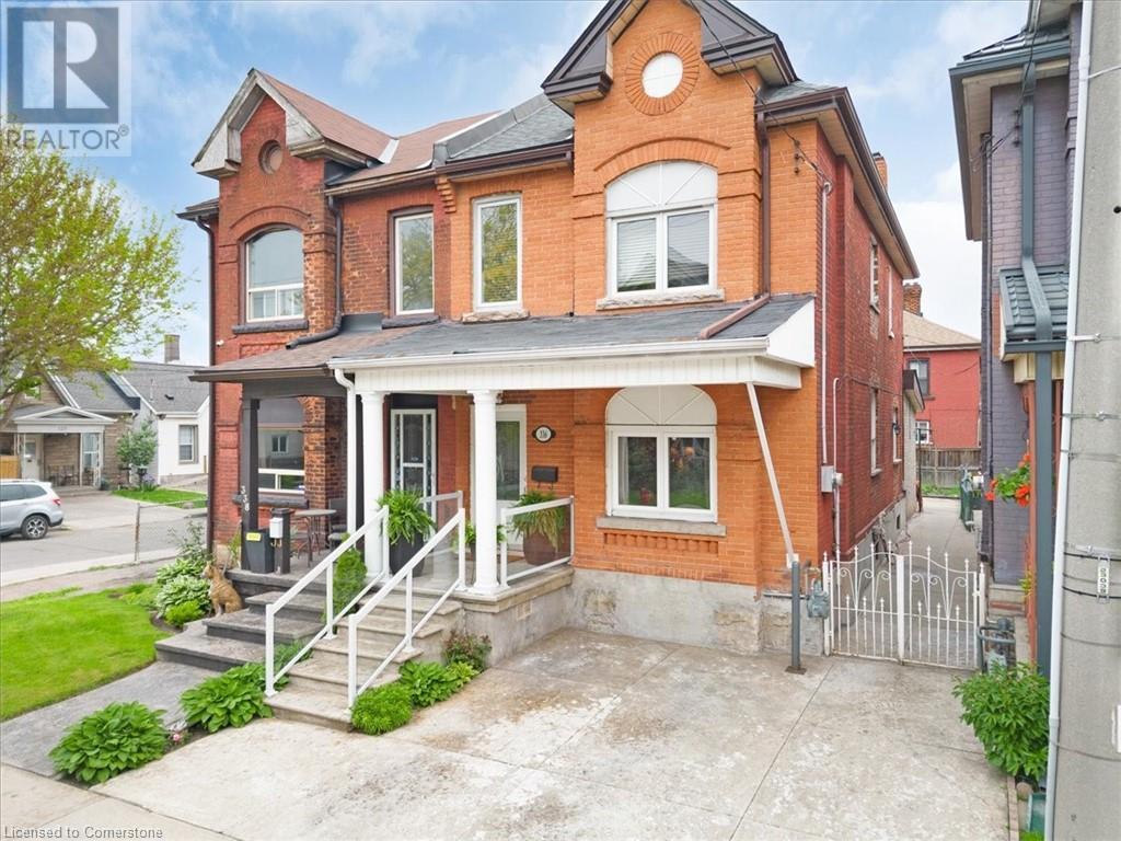 336 Emerald Street N Property Photo 1