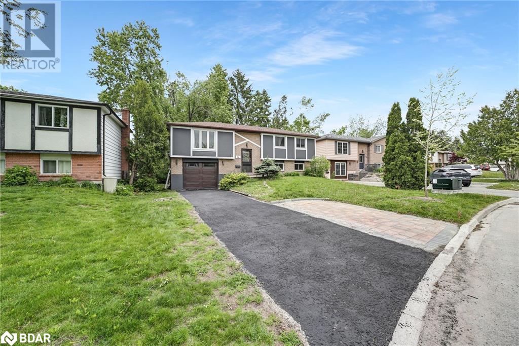 14 CHIPPAWA Court Property Photo 1