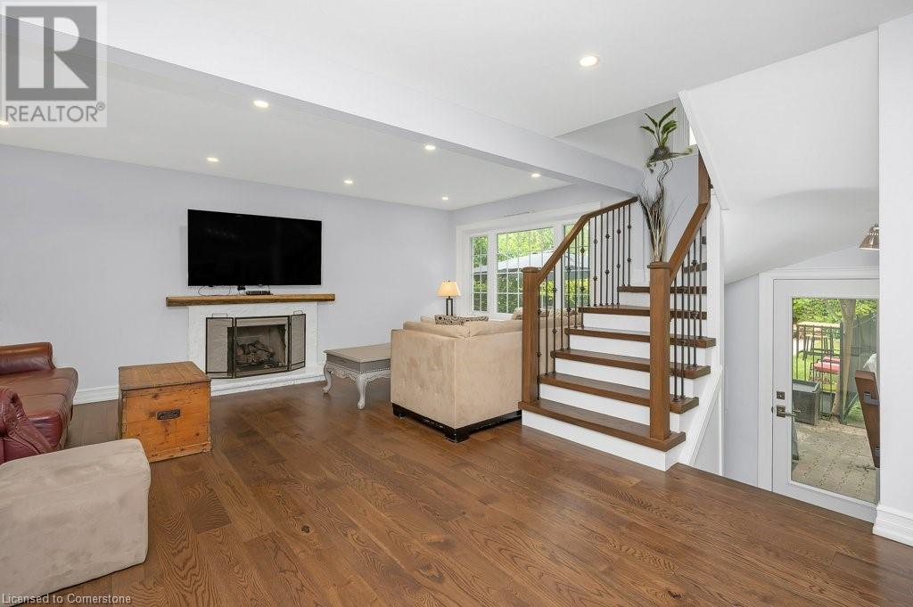 1927 Truscott Drive Property Photo 6