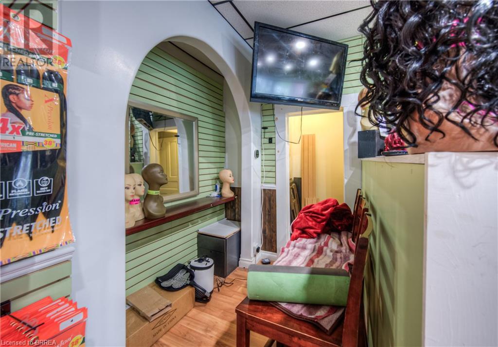 183 Market Street Property Photo 8