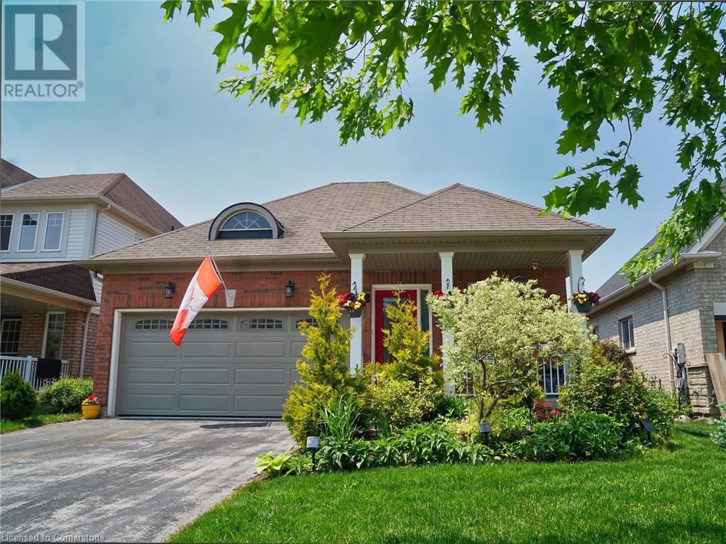 71 Versailles Crescent Property Photo 1